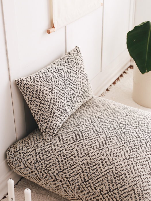 Atelier Del Sofa Zikzak Grey Cojín 70x27x70 cm en Tela TEDDY Color Gris